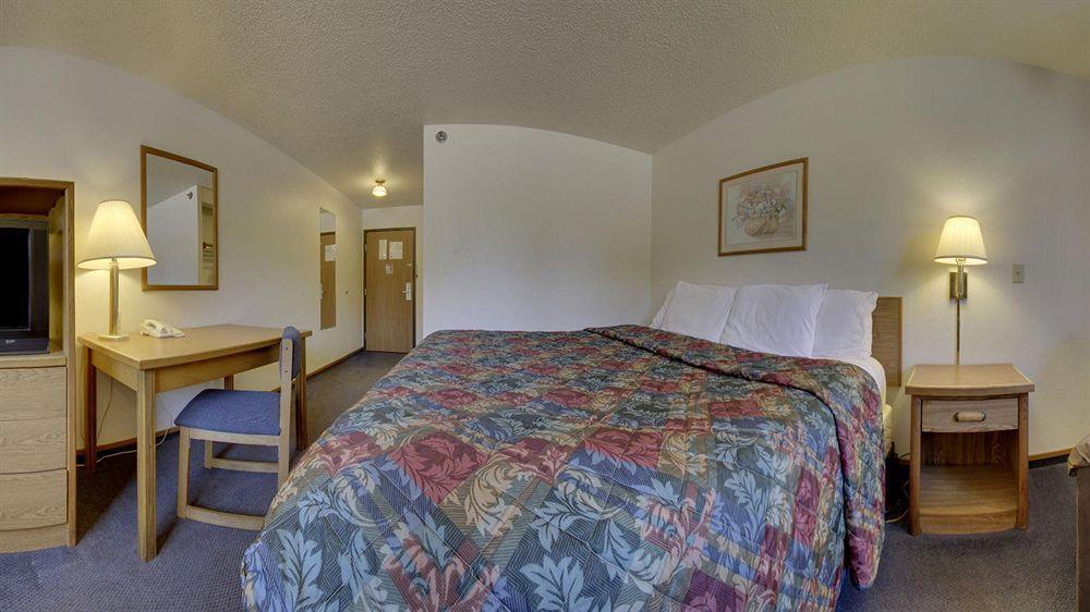 ซูเปอร์ 8 บาย วินด์แฮม ลินคอล์น นอร์ท Hotel ภายนอก รูปภาพ