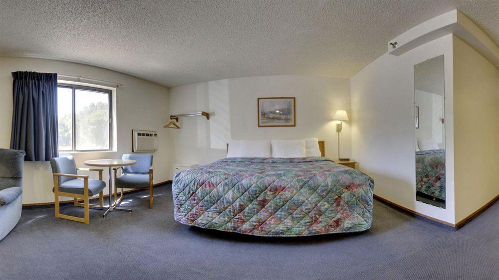 ซูเปอร์ 8 บาย วินด์แฮม ลินคอล์น นอร์ท Hotel ภายนอก รูปภาพ