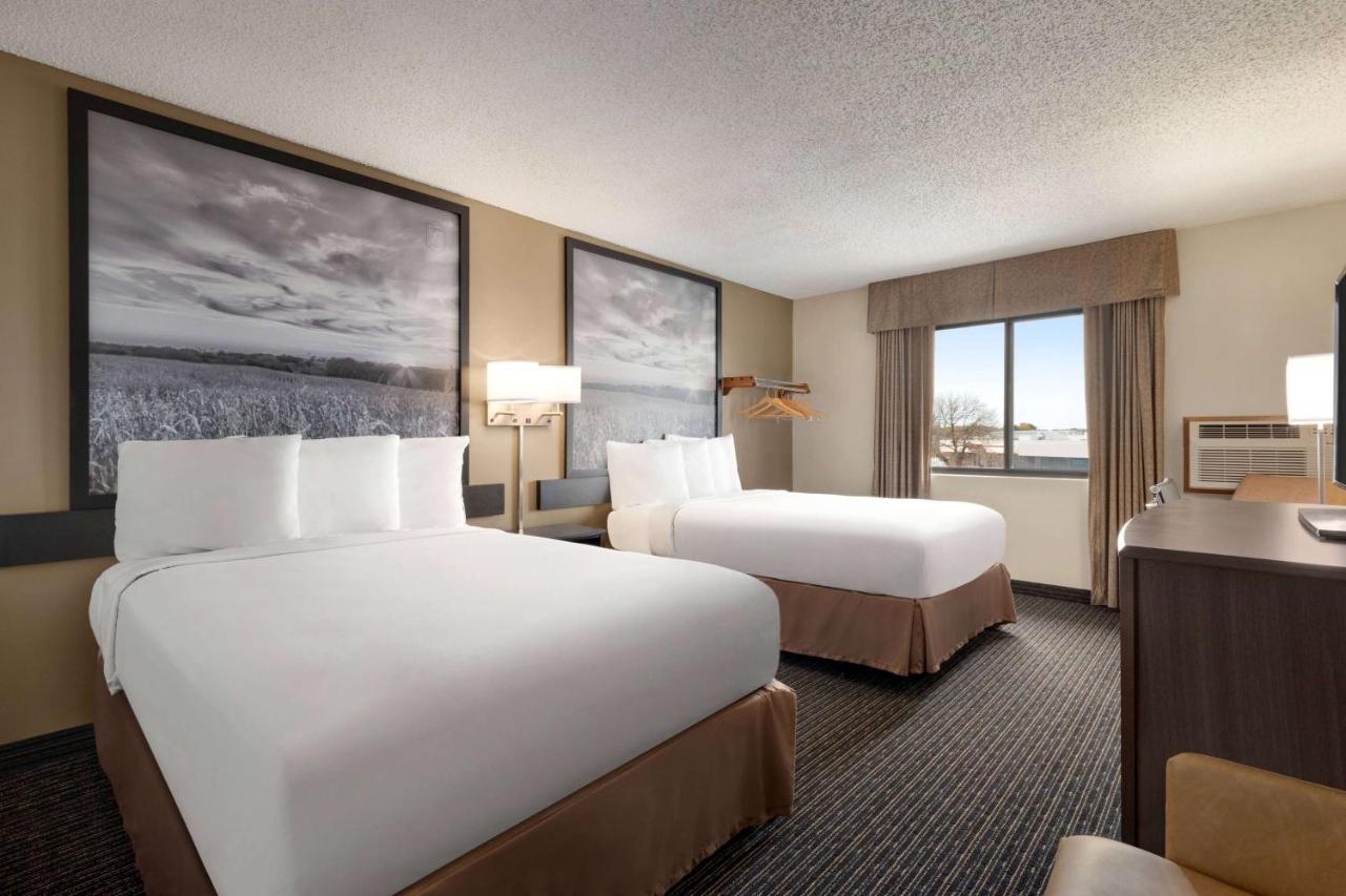 ซูเปอร์ 8 บาย วินด์แฮม ลินคอล์น นอร์ท Hotel ภายนอก รูปภาพ