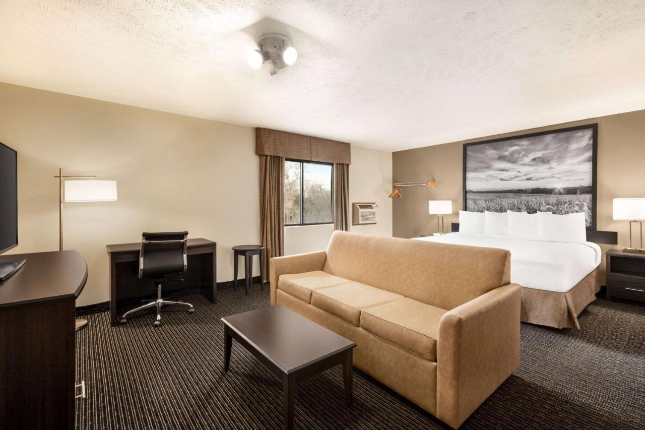 ซูเปอร์ 8 บาย วินด์แฮม ลินคอล์น นอร์ท Hotel ภายนอก รูปภาพ