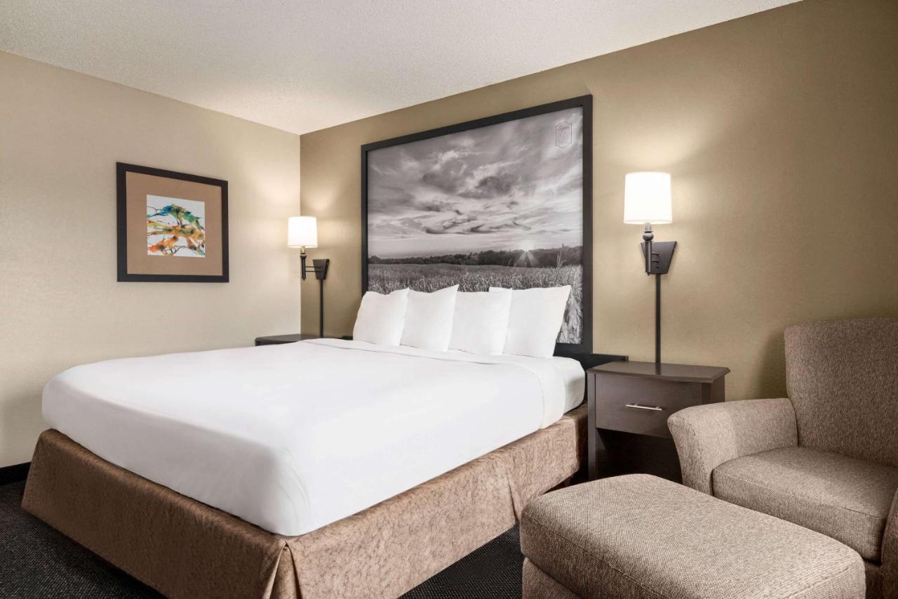 ซูเปอร์ 8 บาย วินด์แฮม ลินคอล์น นอร์ท Hotel ภายนอก รูปภาพ