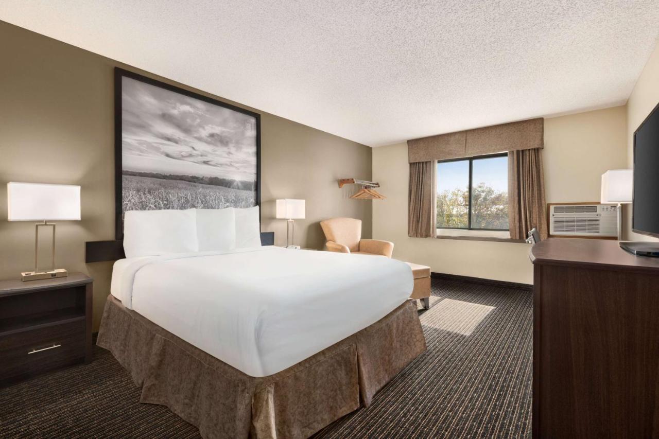 ซูเปอร์ 8 บาย วินด์แฮม ลินคอล์น นอร์ท Hotel ภายนอก รูปภาพ