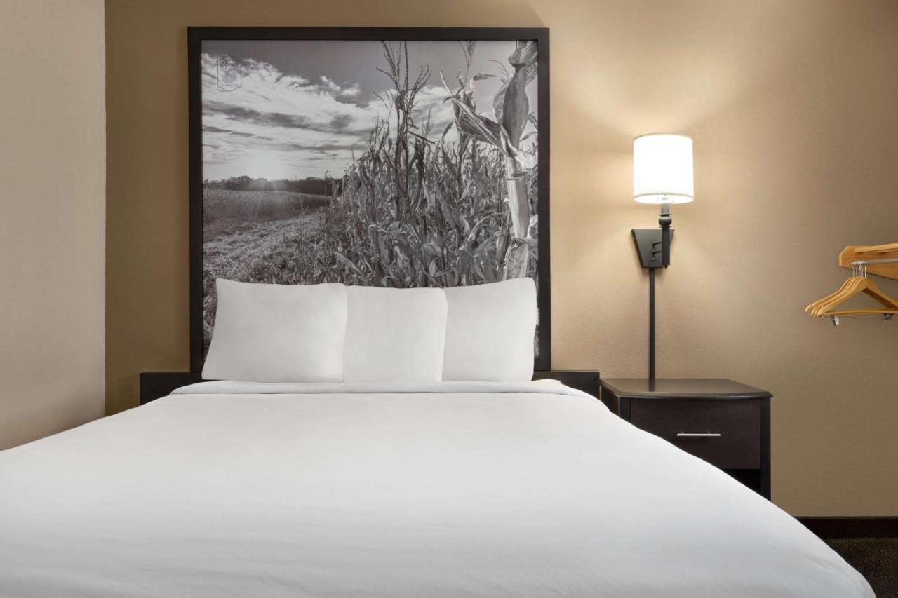 ซูเปอร์ 8 บาย วินด์แฮม ลินคอล์น นอร์ท Hotel ภายนอก รูปภาพ