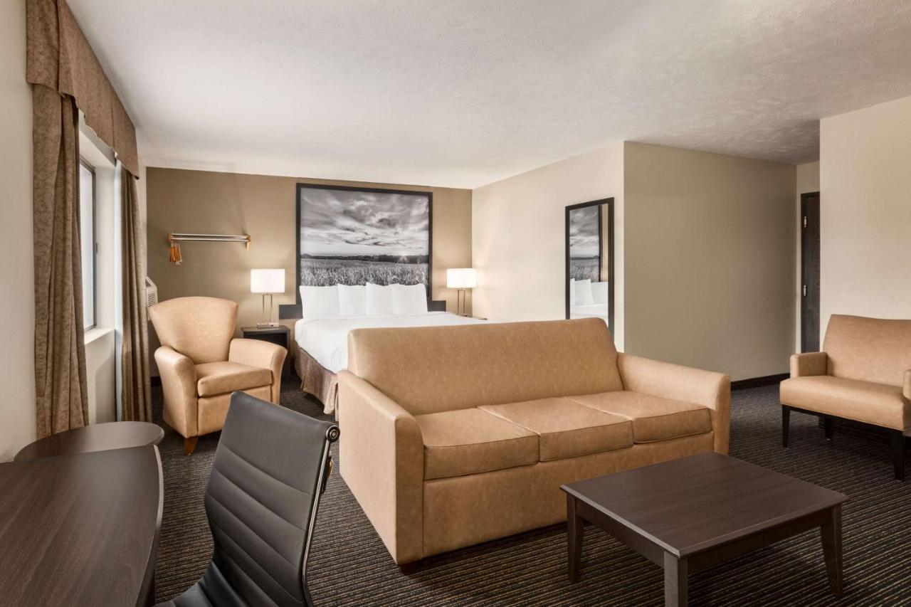 ซูเปอร์ 8 บาย วินด์แฮม ลินคอล์น นอร์ท Hotel ภายนอก รูปภาพ
