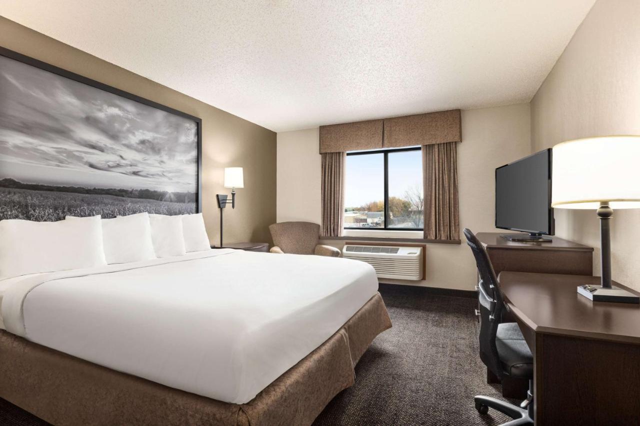 ซูเปอร์ 8 บาย วินด์แฮม ลินคอล์น นอร์ท Hotel ภายนอก รูปภาพ