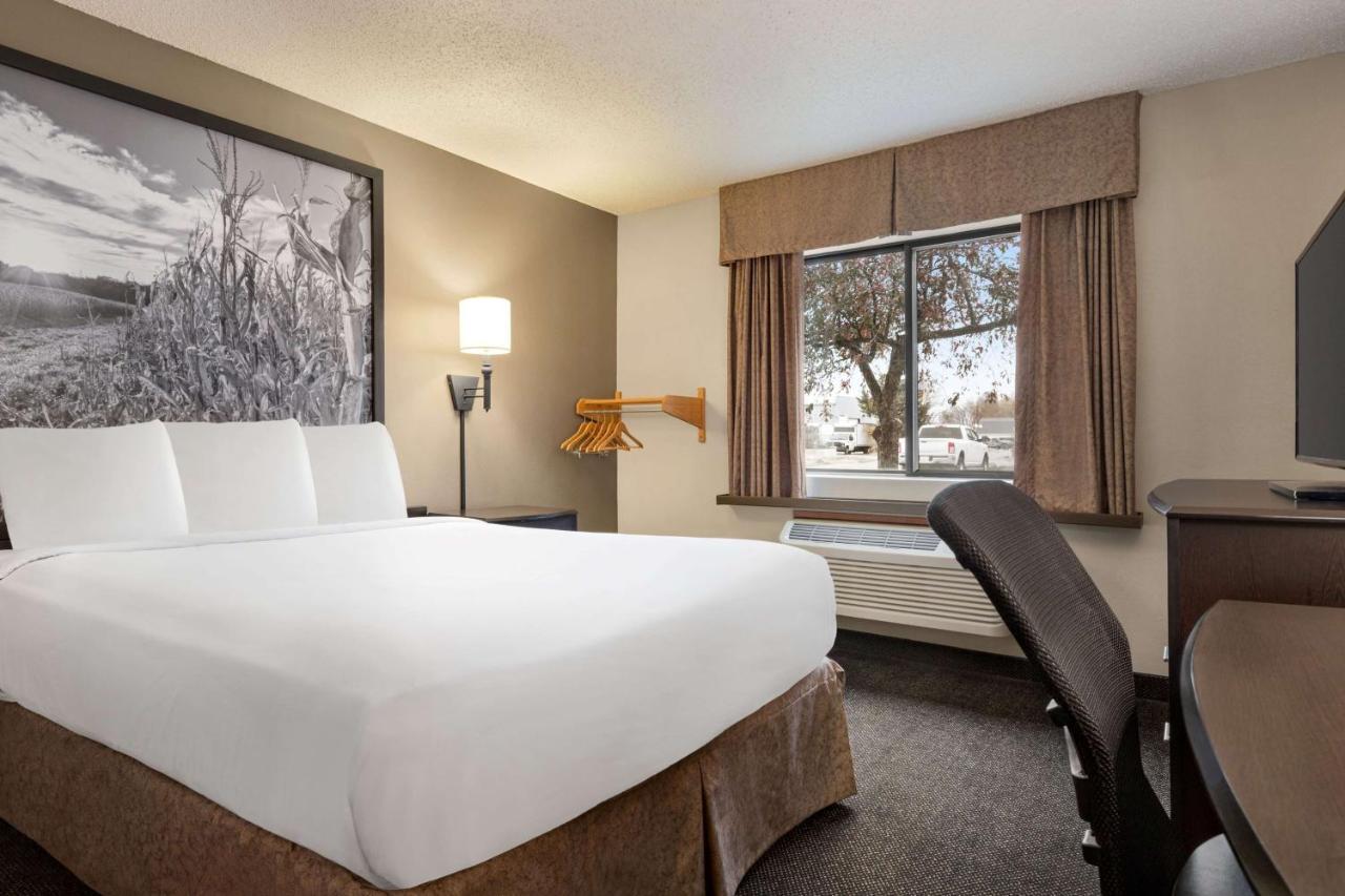 ซูเปอร์ 8 บาย วินด์แฮม ลินคอล์น นอร์ท Hotel ภายนอก รูปภาพ